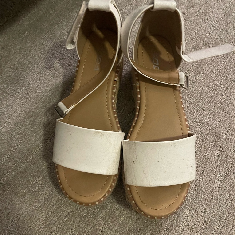 Women’s white wedges